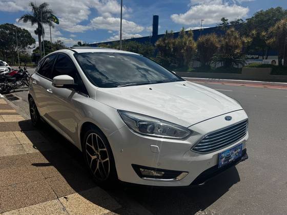 FORD FOCUS 2.0 TITANIUM PLUS 16V FLEX 4P POWERSHIFT FORD FOCUS 2.0 TITANIUM PLUS 16V FLEX 4P POWERSHIFT